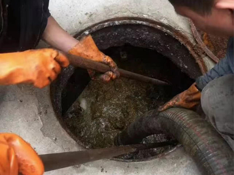 厚街镇清理化粪池时如何避免沼气的危害？